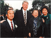  Yi-yu, her mother, and her brother with
 President Clinton at the White House 