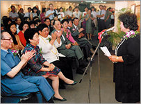  Yi-yu Woo addresses audience 
 at a show of her paintings in Taipei 